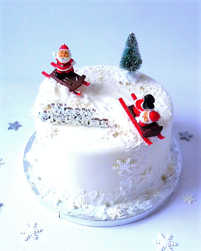 Easy Snowman Face Christmas Cake (Without Fondant Icing!)