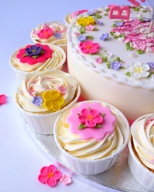 Cupcakes with sugar flowers